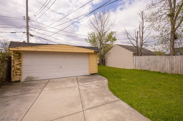 8409 Wainstead Drive, Parma, OH 44129
