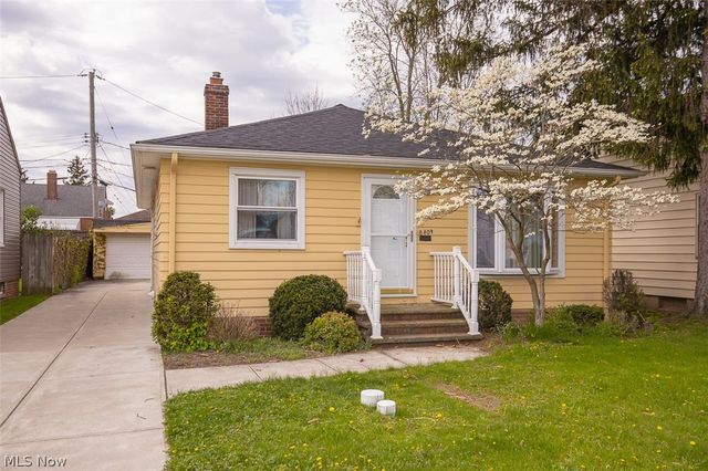 8409 Wainstead Drive, Parma, OH 44129