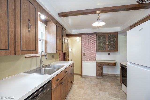 8409 Wainstead Drive, Parma, OH 44129