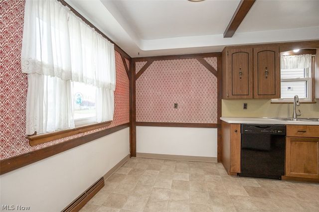 8409 Wainstead Drive, Parma, OH 44129