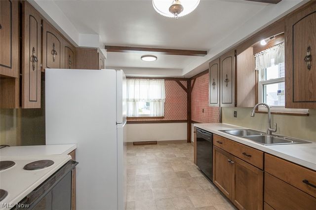 8409 Wainstead Drive, Parma, OH 44129