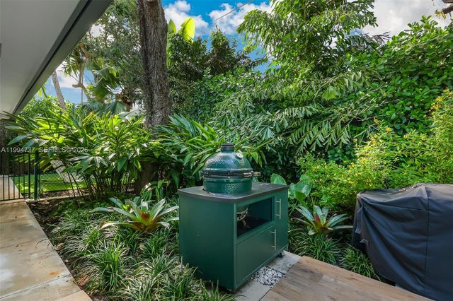 79 W Shore Dr, Miami, FL 33133