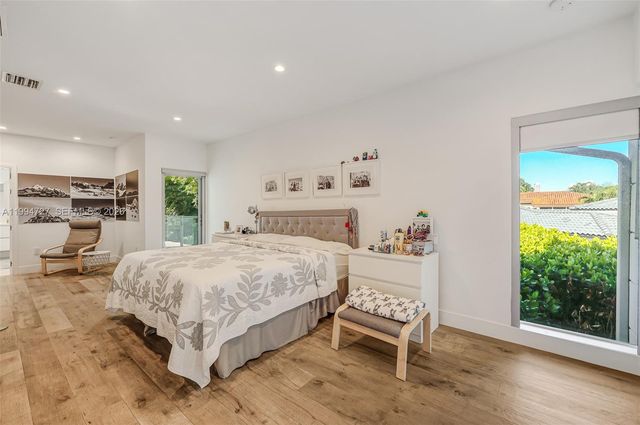 79 W Shore Dr, Miami, FL 33133