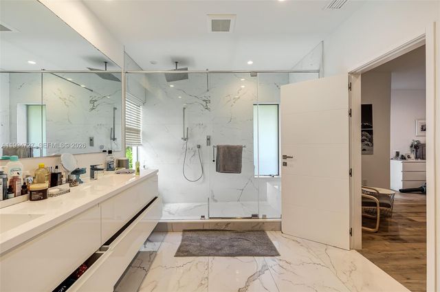 79 W Shore Dr, Miami, FL 33133