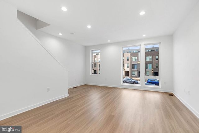 3022 SCHIRRA LN, Philadelphia, PA 19125