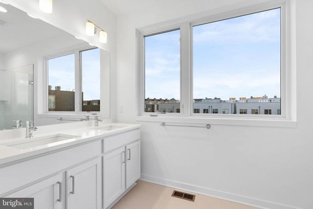 3022 SCHIRRA LN, Philadelphia, PA 19125