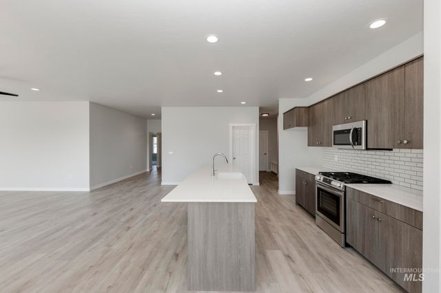 8286 E Cool River Lp, Nampa, ID 83687