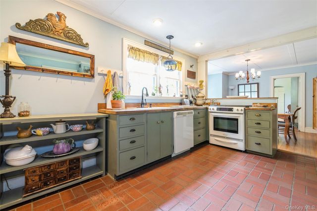 200 Greene Avenue, Sayville, NY 11782