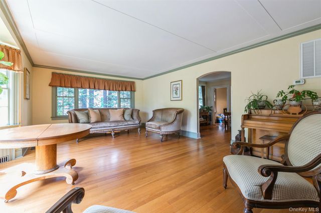 200 Greene Avenue, Sayville, NY 11782