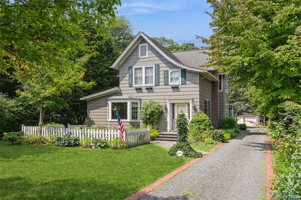 200 Greene Avenue, Sayville, NY 11782