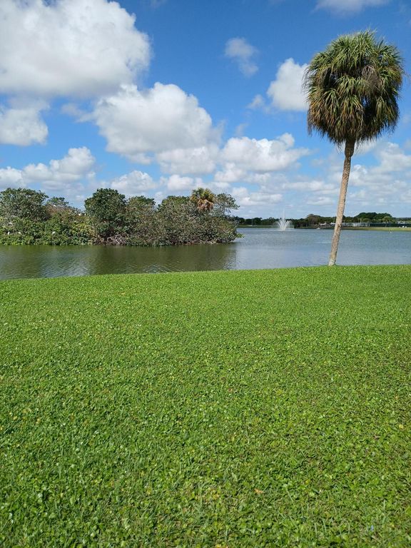 92 Seville Drive, Delray Beach, FL 33446