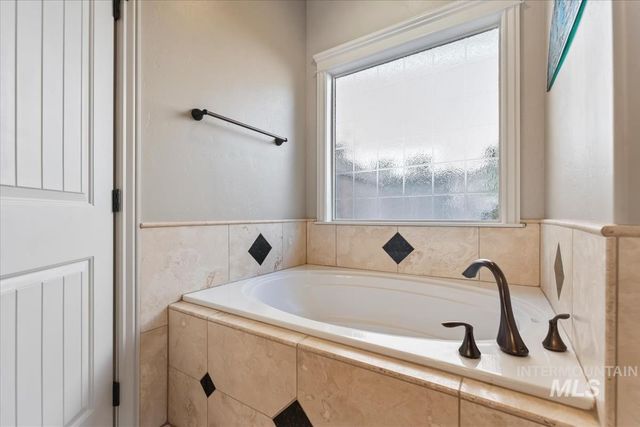 5897 N Maximus Way, Meridian, ID 83646
