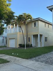 3175 NE 4th St, Homestead, FL 33033
