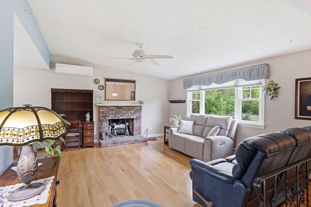 17 Briggs Avenue, Bourne, MA 02532