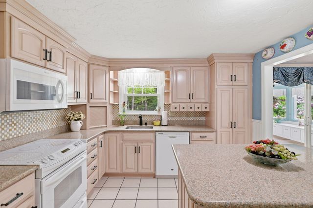 17 Briggs Avenue, Bourne, MA 02532