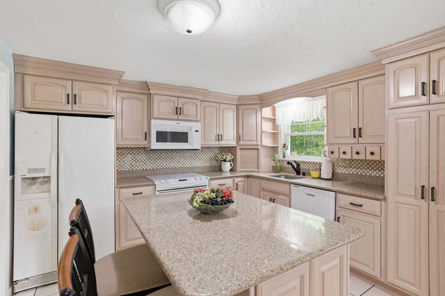 17 Briggs Avenue, Bourne, MA 02532