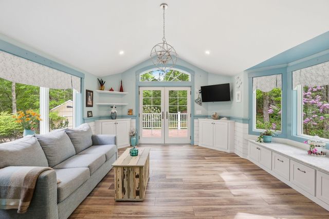 17 Briggs Avenue, Bourne, MA 02532