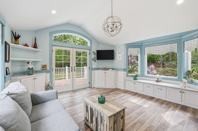 17 Briggs Avenue, Bourne, MA 02532