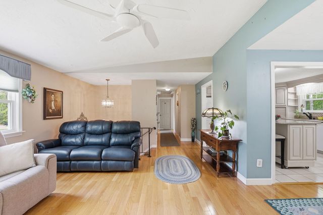 17 Briggs Avenue, Bourne, MA 02532
