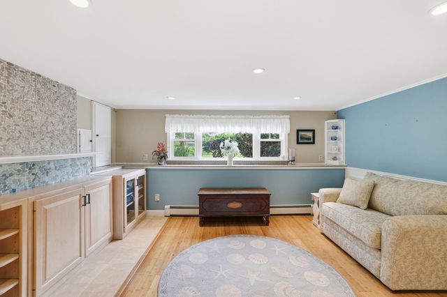 17 Briggs Avenue, Bourne, MA 02532