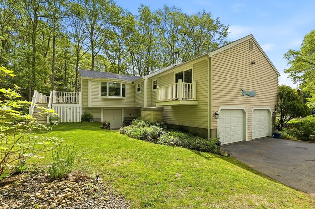 17 Briggs Avenue, Bourne, MA 02532