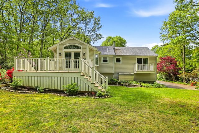 17 Briggs Avenue, Bourne, MA 02532