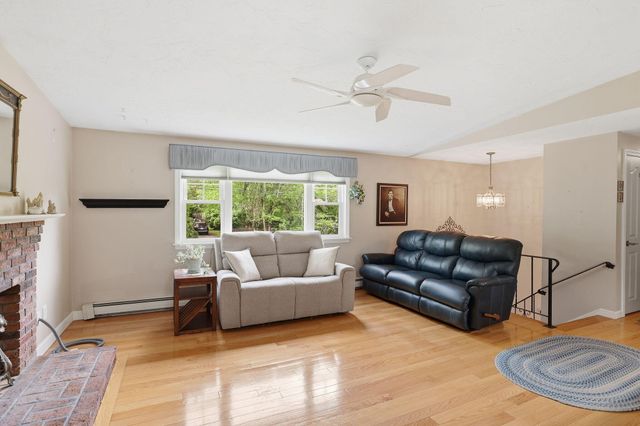 17 Briggs Avenue, Bourne, MA 02532