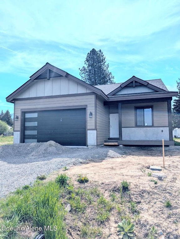 6856 Selkirk St, Bonners Ferry, ID 83805