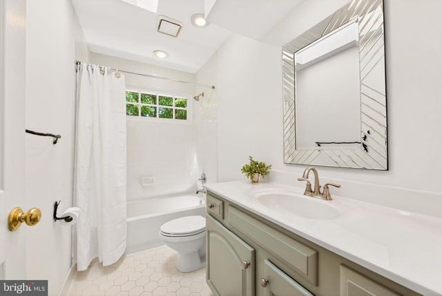 1273 LAMPLIGHTER WAY, Reston, VA 20194