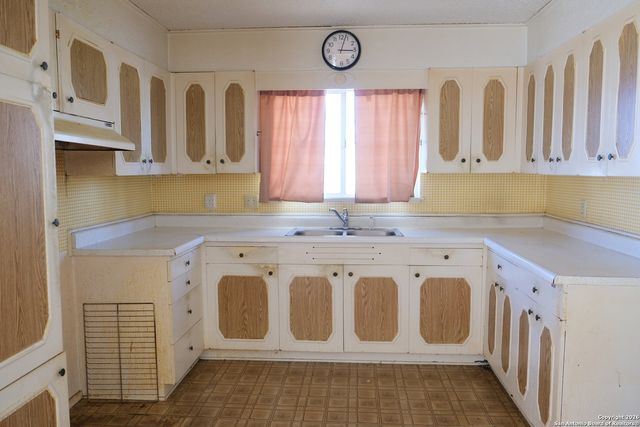 4214 Parkwood Dr., San Antonio, TX 78218