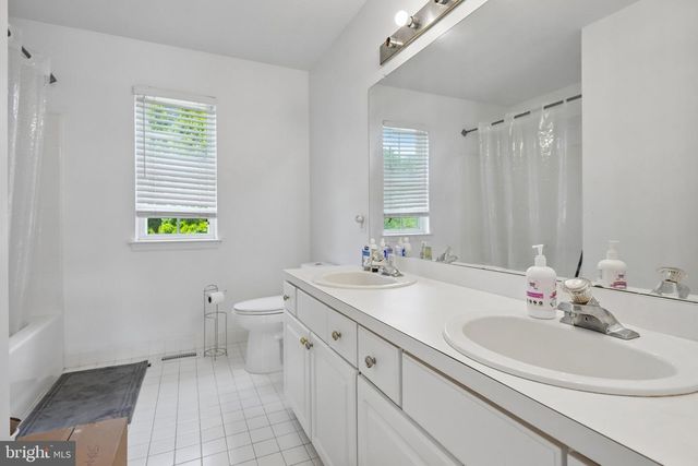 96 MULLEN DR, Sicklerville, NJ 08081