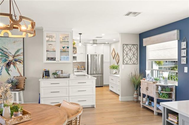 1140 LITTLE NECK CT D37, Naples, FL 34102