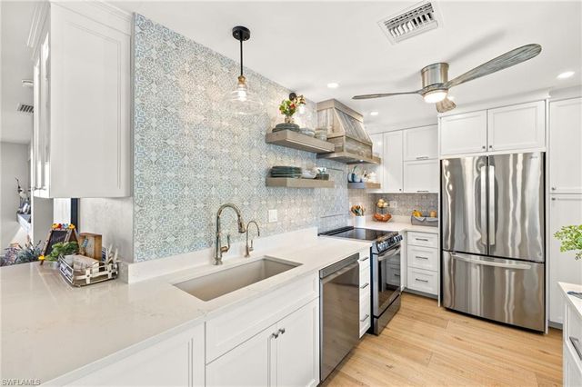 1140 LITTLE NECK CT D37, Naples, FL 34102