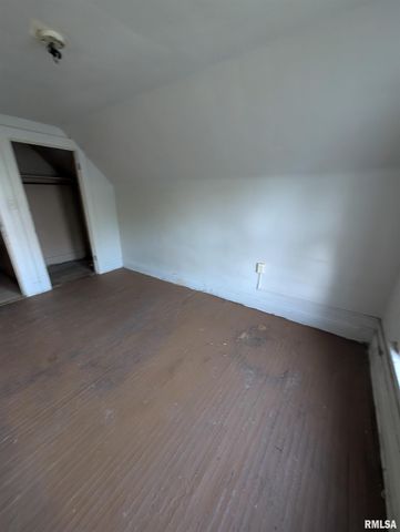 2217 NE MADISON Avenue, Peoria, IL 61603