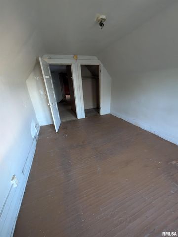 2217 NE MADISON Avenue, Peoria, IL 61603