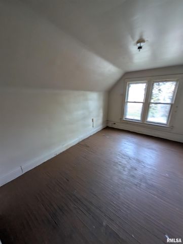 2217 NE MADISON Avenue, Peoria, IL 61603