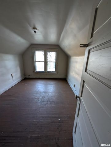 2217 NE MADISON Avenue, Peoria, IL 61603