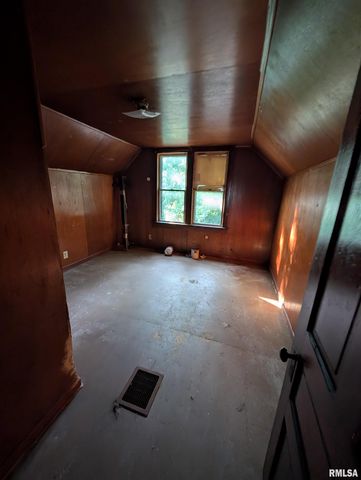 2217 NE MADISON Avenue, Peoria, IL 61603