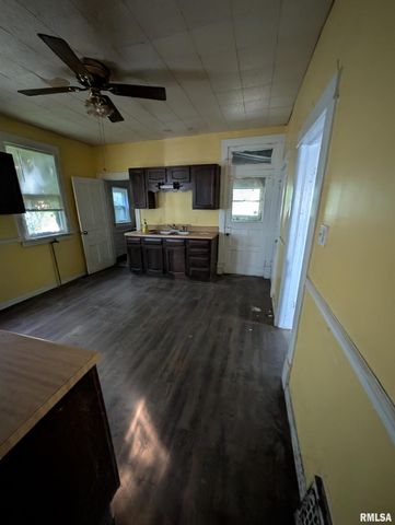 2217 NE MADISON Avenue, Peoria, IL 61603