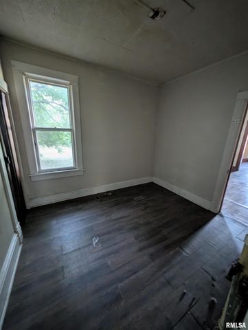 2217 NE MADISON Avenue, Peoria, IL 61603