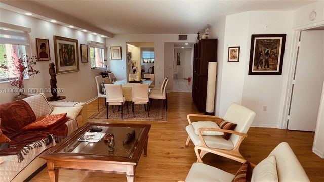 950 SW 138th Ave 314B, Pembroke Pines, FL 33027