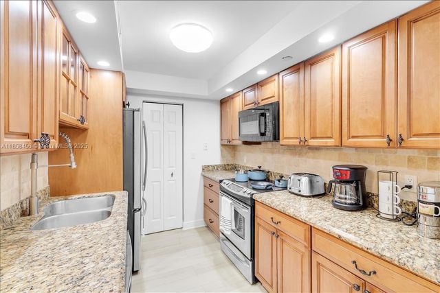 3000 N Ocean Dr 3B, Singer Island, FL 33404