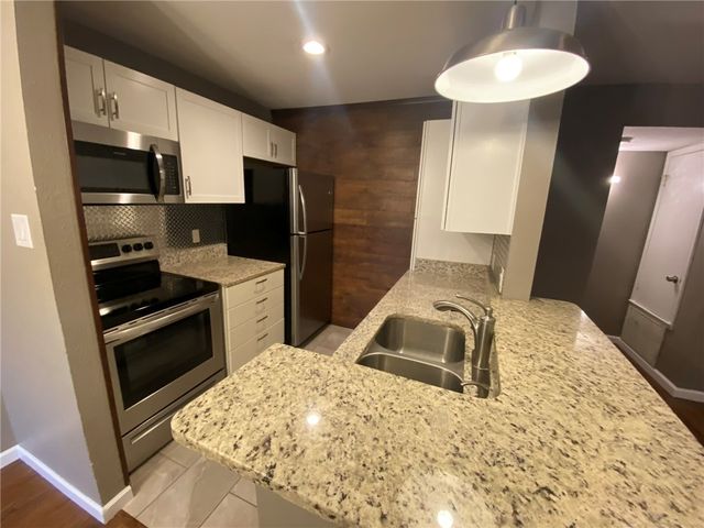 1011 Ennis Joslin 212, Corpus Christi, TX 78412