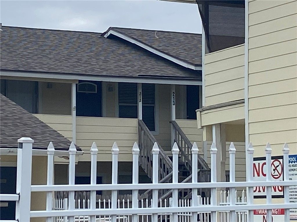 1011 Ennis Joslin 212, Corpus Christi, TX 78412