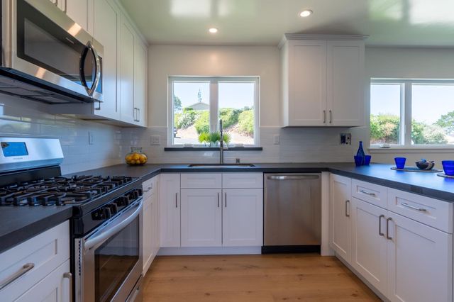 15 Buckland Court, San Carlos, CA 94070