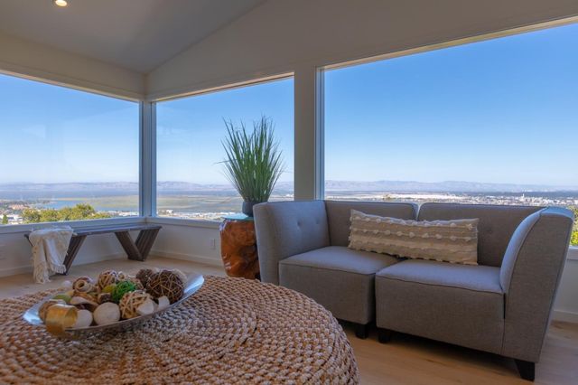 15 Buckland Court, San Carlos, CA 94070