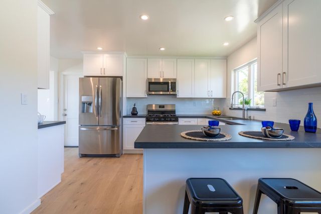 15 Buckland Court, San Carlos, CA 94070