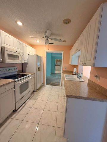 2751 NW 4th Avenue, Pompano Beach, FL 33064