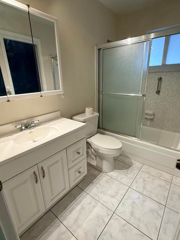 2751 NW 4th Avenue, Pompano Beach, FL 33064