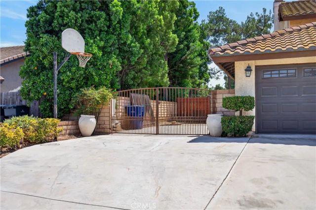 145 Cottonwood Ave, Riverside, CA 92506
